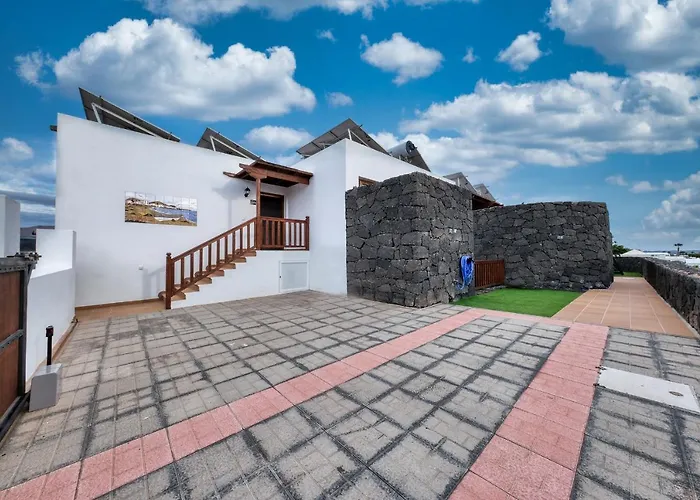 Villa Flavia - Private Pool, Jacuzzi, Bbq And Game By Lanzarote